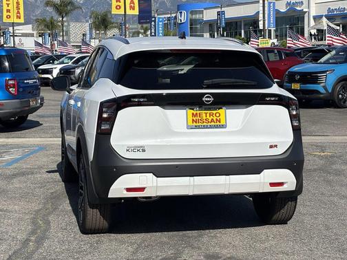 2026 Nissan Kicks SR