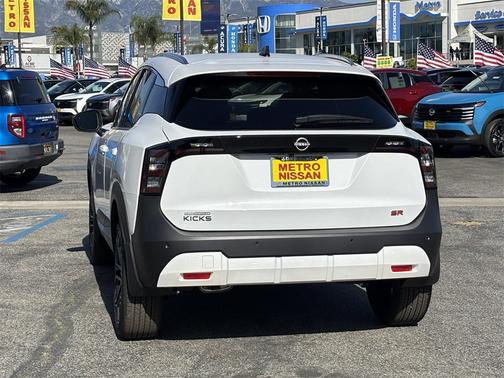 2026 Nissan Kicks SR