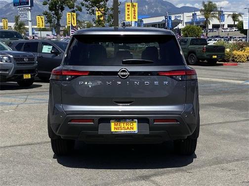 2025 Nissan Pathfinder S FWD