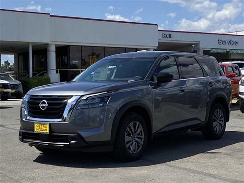 2025 Nissan Pathfinder S FWD