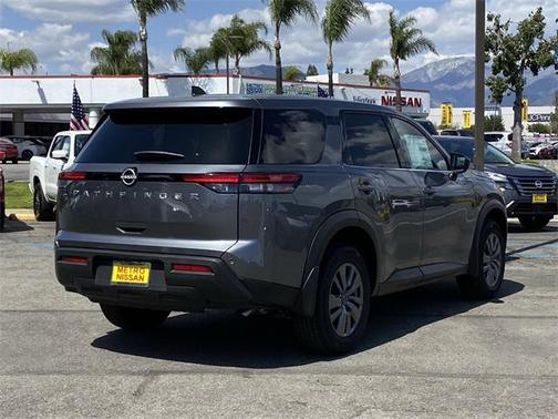 2025 Nissan Pathfinder S FWD