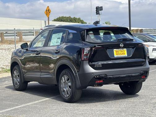 Super Black 2026 Nissan Kicks S