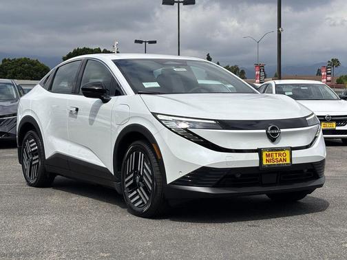 White Pearl 2026 Nissan Leaf SV+