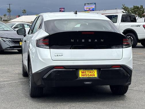 White Pearl 2026 Nissan Leaf SV+