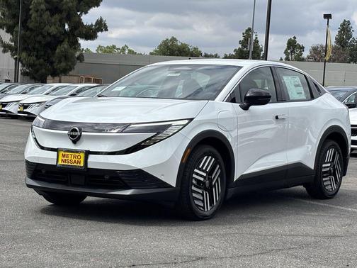 White Pearl 2026 Nissan Leaf SV+