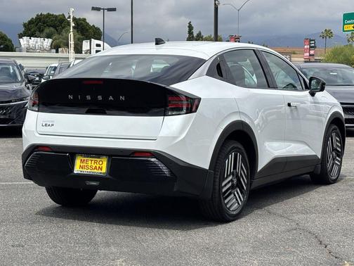 White Pearl 2026 Nissan Leaf SV+