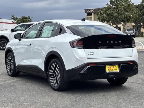 White Pearl 2026 Nissan Leaf SV+