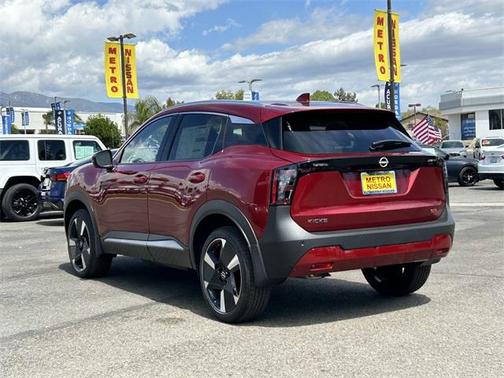 2025 Nissan Kicks SR