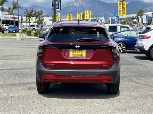 2025 Nissan Kicks SR