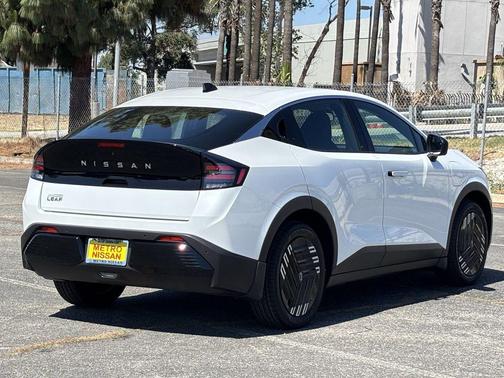 White Pearl 2026 Nissan Leaf S+