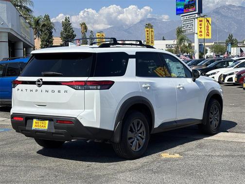 2025 Nissan Pathfinder SV FWD
