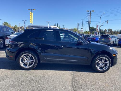 2024 Porsche Macan Base