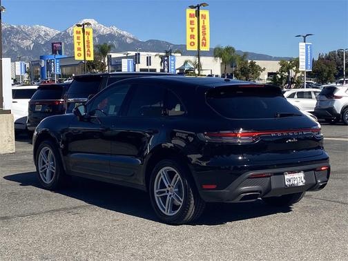 2024 Porsche Macan Base