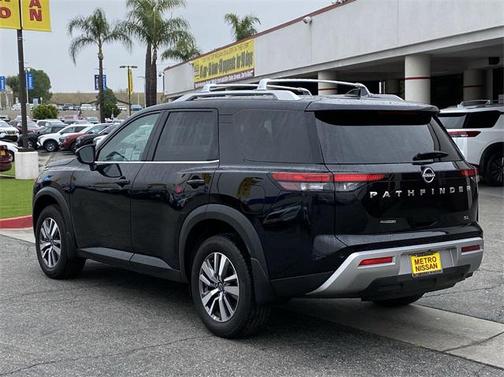 2025 Nissan Pathfinder SL FWD