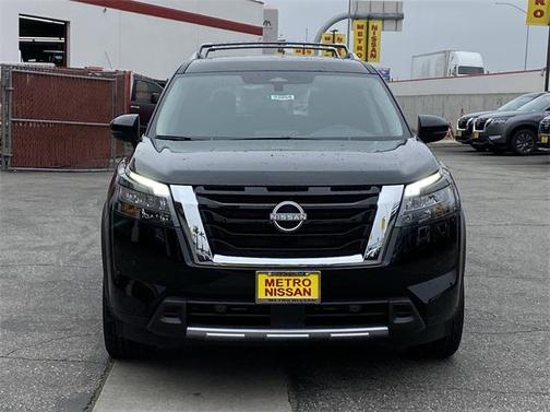 2025 Nissan Pathfinder SL FWD