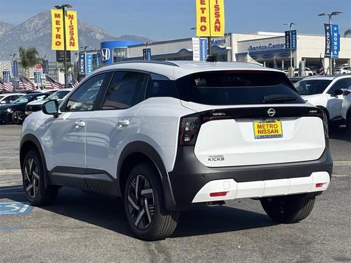 2026 Nissan Kicks SV