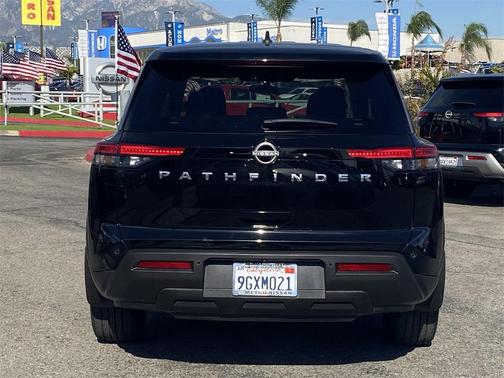2023 Nissan Pathfinder S FWD