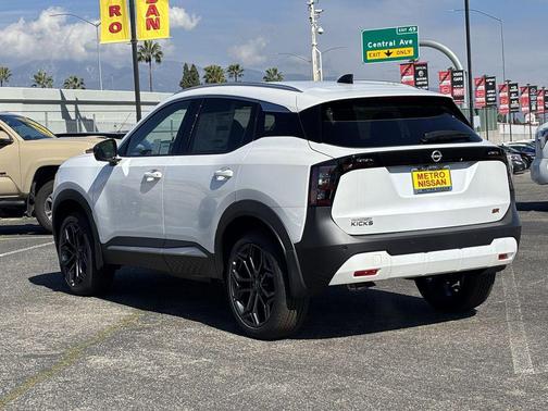 2026 Nissan Kicks SR