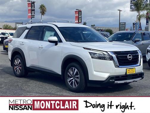 2025 Nissan Pathfinder SL FWD