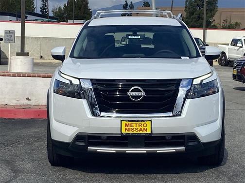 2025 Nissan Pathfinder SL FWD