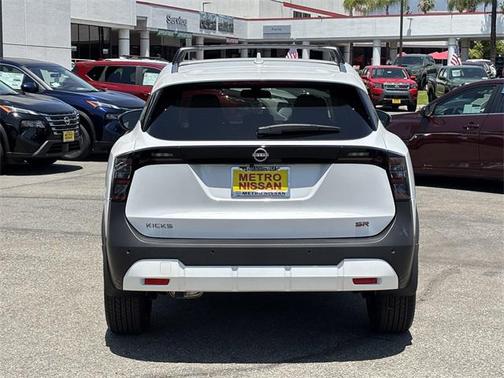 2025 Nissan Kicks SR