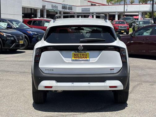 2025 Nissan Kicks SR