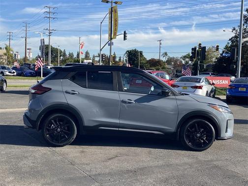 2021 Nissan Kicks SR