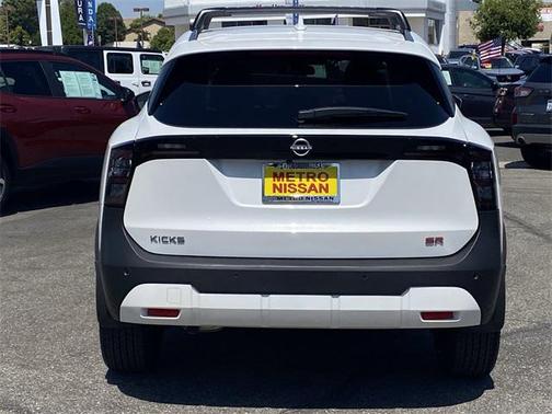 2025 Nissan Kicks SR