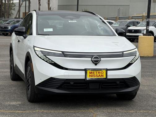 White Pearl 2026 Nissan Leaf PLATINUM+