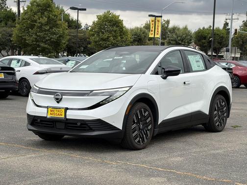 White Pearl 2026 Nissan Leaf PLATINUM+