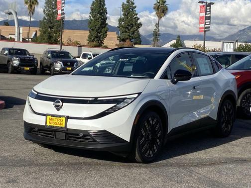 White Pearl 2026 Nissan Leaf PLATINUM+