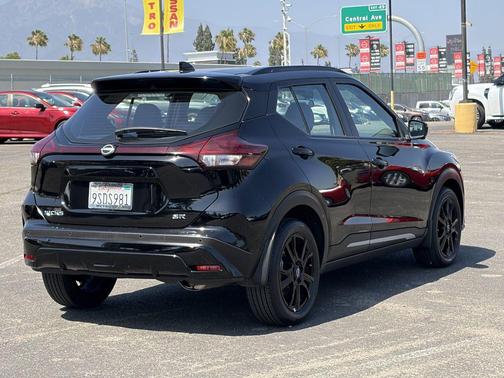 Super Black 2024 Nissan Kicks SR