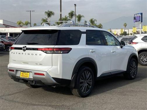 2025 Nissan Pathfinder SL 4WD