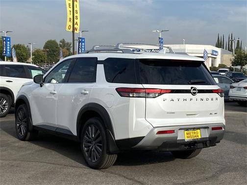 2025 Nissan Pathfinder SL 4WD