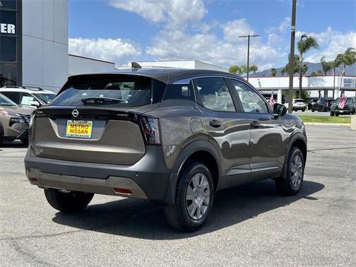 2025 Nissan Kicks S