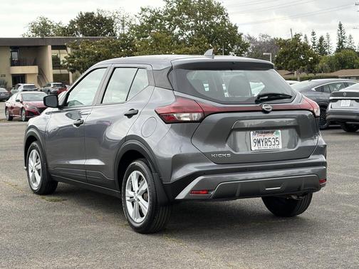 Gun Metallic 2023 Nissan Kicks S