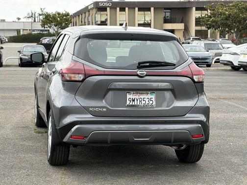 Gun Metallic 2023 Nissan Kicks S
