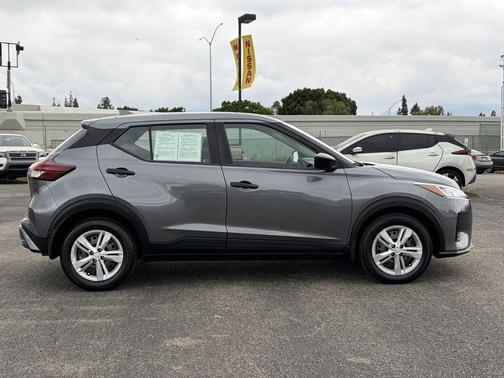 Gun Metallic 2023 Nissan Kicks S