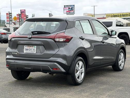 Gun Metallic 2023 Nissan Kicks S