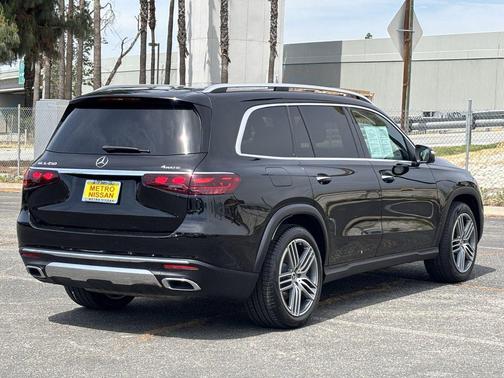 Green 2025 Mercedes-Benz GLS 450 4MATIC