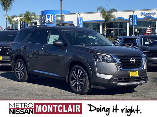 2025 Nissan Pathfinder Platinum FWD