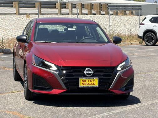 Scarlet 2026 Nissan Altima 2.5 SV