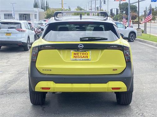 2025 Nissan Kicks SR