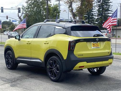 2025 Nissan Kicks SR