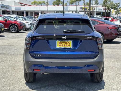 2025 Nissan Kicks SV