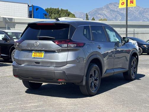 Gun Met 2026 Nissan Rogue SV