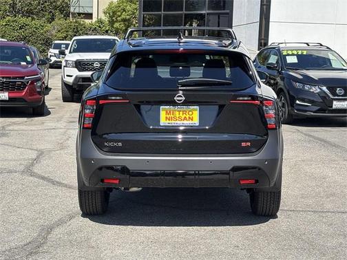 2025 Nissan Kicks SR