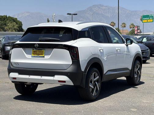Fresh Powder 2026 Nissan Kicks SV