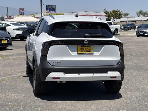 Fresh Powder 2026 Nissan Kicks SV