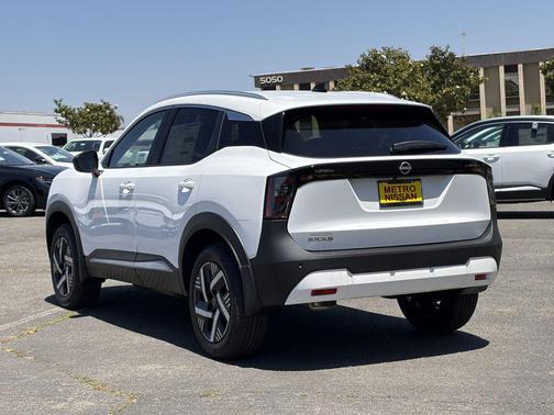 Fresh Powder 2026 Nissan Kicks SV